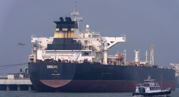 Mỹ dội 'siêu bom' xuyên hầm nặng hơn 2 tấn xuống căn cứ ngầm Iran - 1