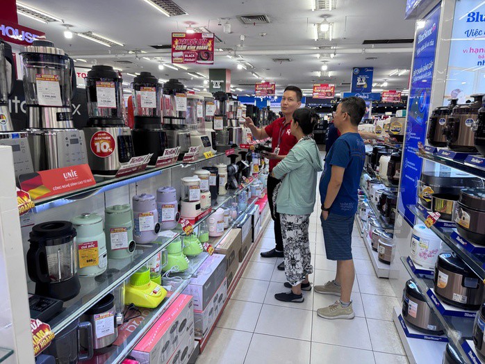 Các mặt hàng điện máy, điện tử rục rịch tăng giá