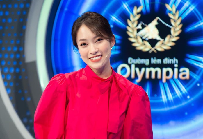 Khánh Vy nổi tiếng với biệt danh "hot girl 7 thứ tiếng"