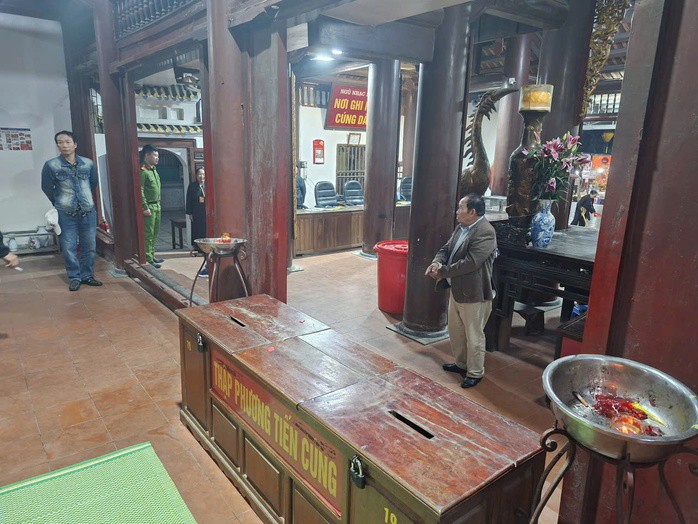 Đối tượng Nguyễn Văn Minh khai nhận thực hiện hành vi móc túi, trộm cắp 2 chiếc điện thoại