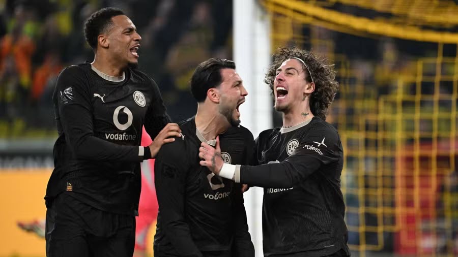 Dortmund ngược dòng thành công trong hiệp 2
