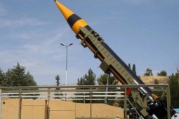 Hai tên lửa đạn đạo Khorramshahr 4 bay 4.000km tấn công căn cứ Diego Garcia