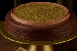 Loại bánh đang gây sốt khiến nhiều người chui cửa, chạy đua xếp hàng dài