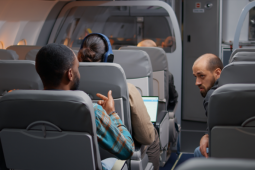 Hành khách nên chọn ghế nào trên máy bay để ít thấy rung lắc?
