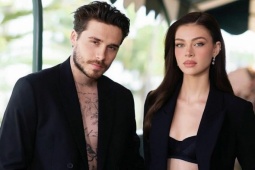 Brooklyn Beckham xem xét 'kể hết' về gia đình, đối đầu trực tiếp bố mẹ