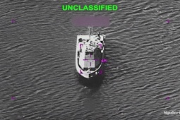 VIDEO: Mỹ tung đòn vào hạ tầng tên lửa Iran tại “yết hầu” Hormuz