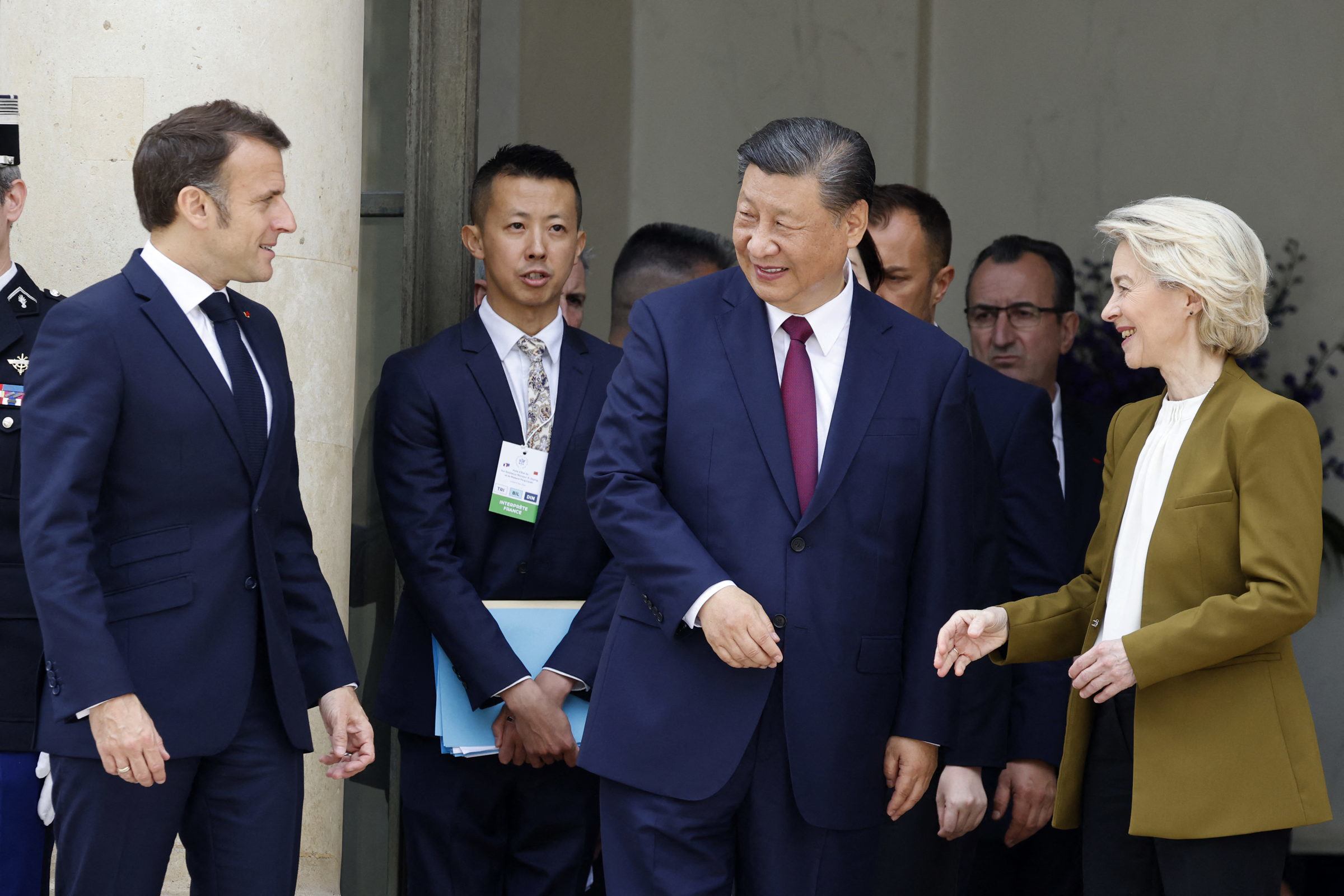 Tổng thống Pháp Emmanuel Macron, Chủ tịch Trung Quốc Tập Cận Bình và Chủ tịch Ủy ban châu Âu Ursula von der Leyen sau cuộc họp ba bên tại Paris. Ảnh: AFP/Getty Images.