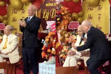 Clip em trai 80 tuổi hát nhạc 'Tây du ký' mừng thọ anh 100 tuổi gây xúc động