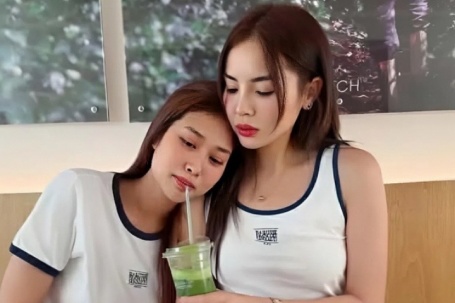 Kỳ Duyên - Thiên Ân sắm loạt đồ đôi giá bình dân dạo phố Thái Lan