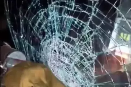 Tìm ra thủ phạm ném đá vỡ kính loạt xe tải trên cao tốc qua Quảng Trị