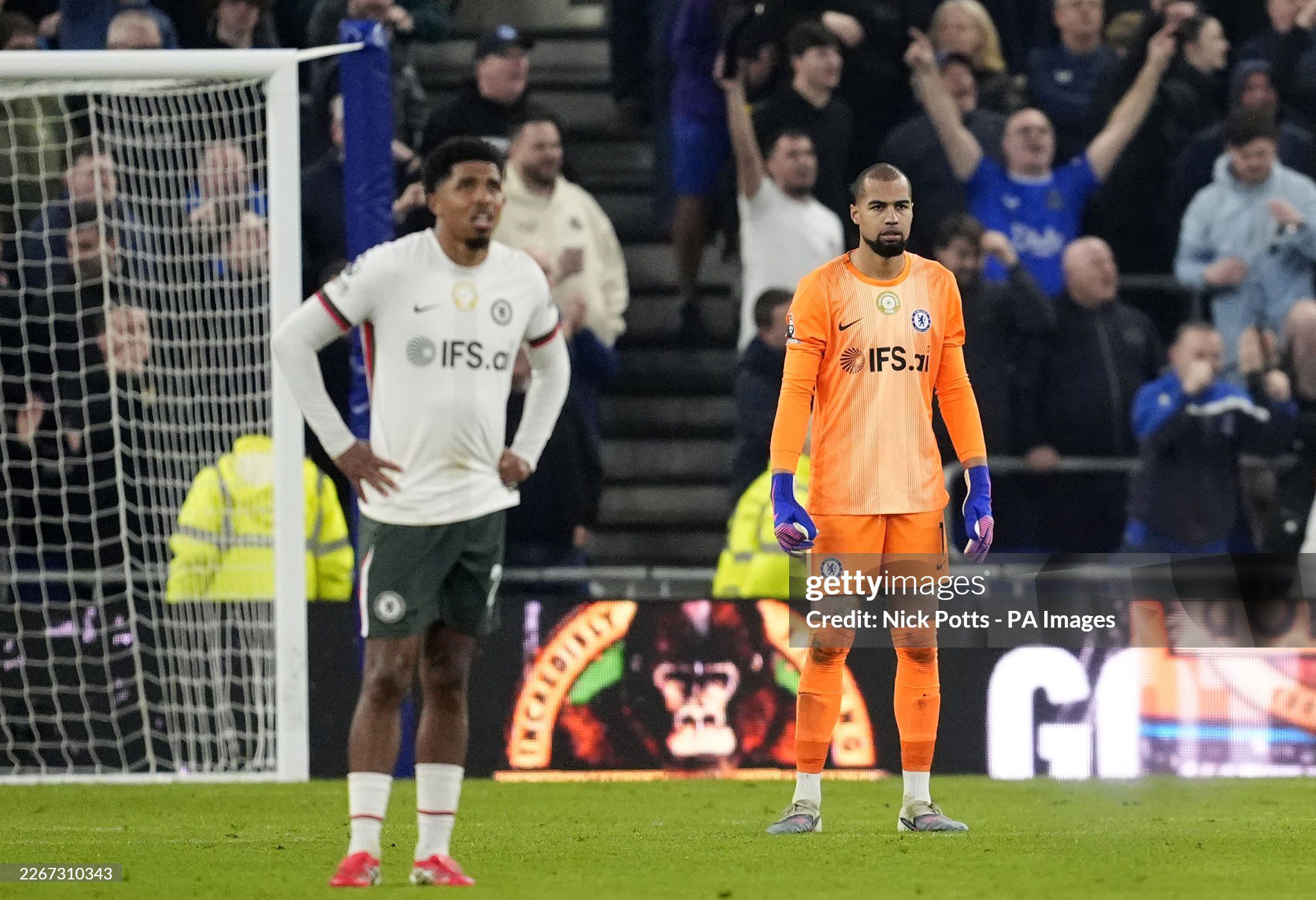 Chelsea thua trận thứ tư liên tiếp tính trên mọi đấu trường