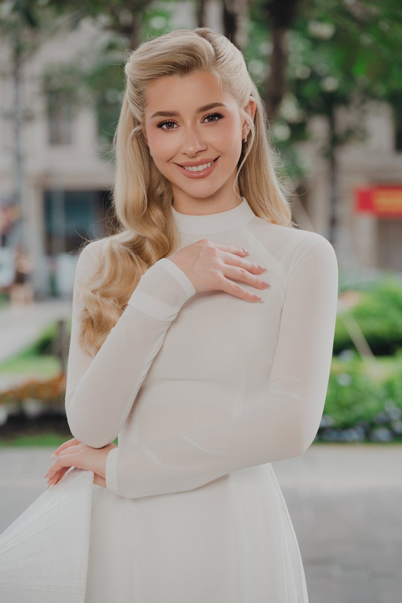 Miss Cosmo 2025 Yolina Lindquist và hành trình lan tỏa vẻ đẹp áo dài Việt Nam - 2