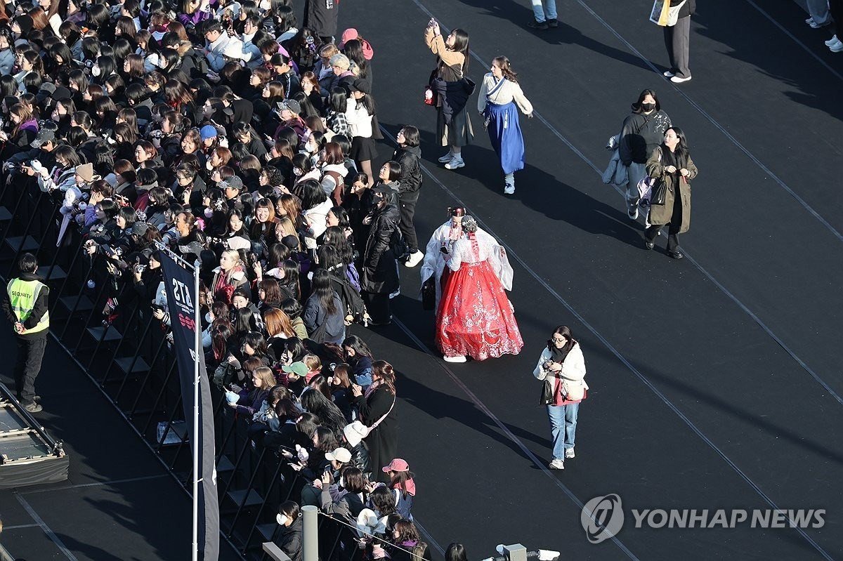 Khoảng 15.000 nhân sự đã được huy động cho công tác an ninh, bao gồm 6.700 cảnh sát cùng lực lượng chức năng và cứu hỏa.