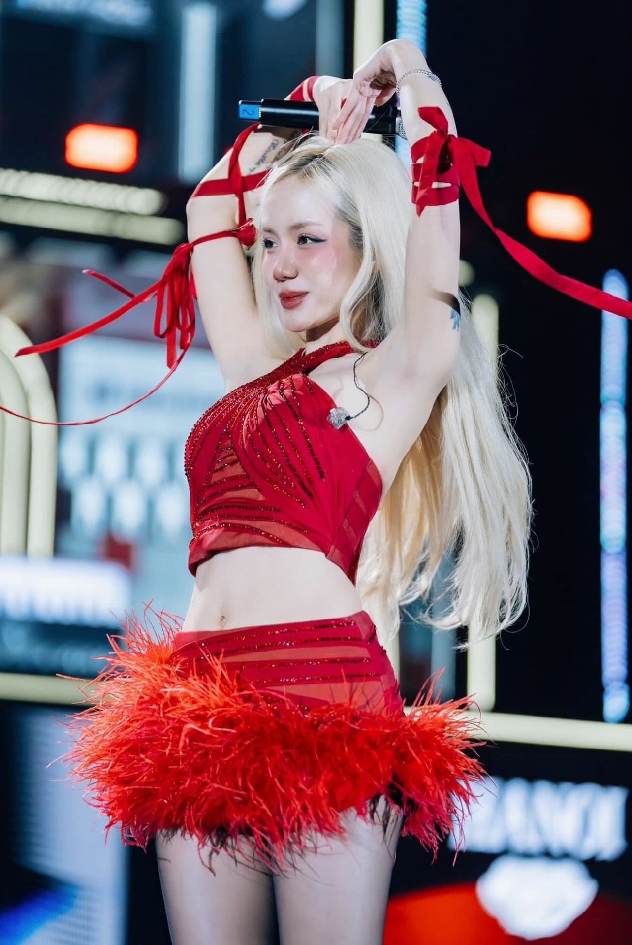 Mỹ nhân Việt nhuộm da nâu đón Hè: Xoài Non, Phương Ly dù đẹp vẫn gây tranh cãi - 8