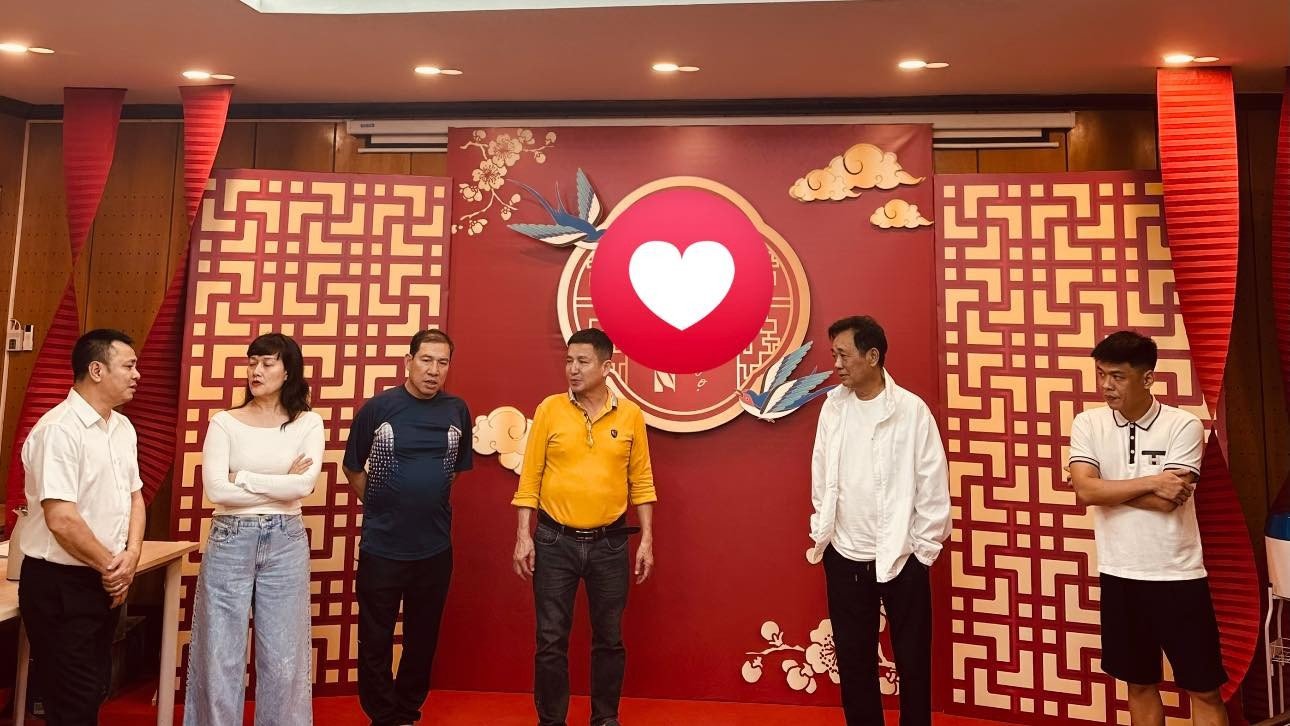 Hình ảnh các nghệ sĩ tập luyện cho tiểu phẩm Táo Quân nằm trong chương trình kỷ niệm 30 năm số phát sóng đầu tiên của VTV3.