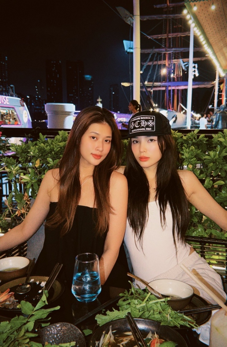 Ảnh sao 23/3: Lâm Khánh Chi đến nhà thắp hương cho Quý Bình - 9