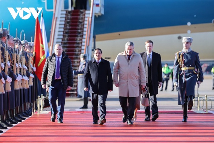 Thủ tướng Phạm Minh Chính đến Moscow bắt đầu thăm chính thức Liên Bang Nga.