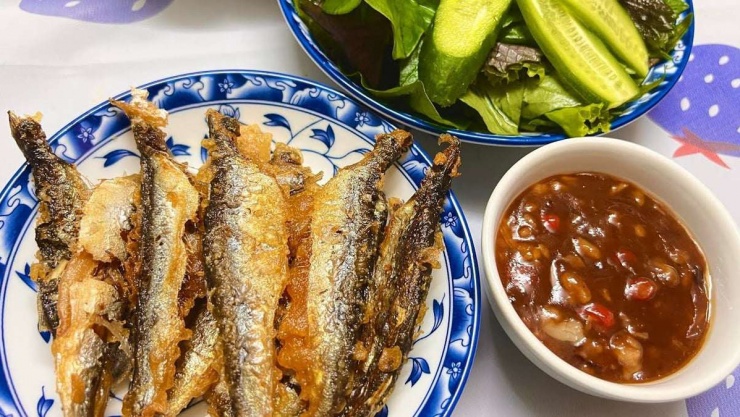 Loại cá này được đánh giá cao bởi giá trị dinh dưỡng và hương vị thơm ngon, dễ chế biến thành nhiều món như cá trích nướng, gỏi cá trích hay cá trích chiên... Ảnh: YouTube