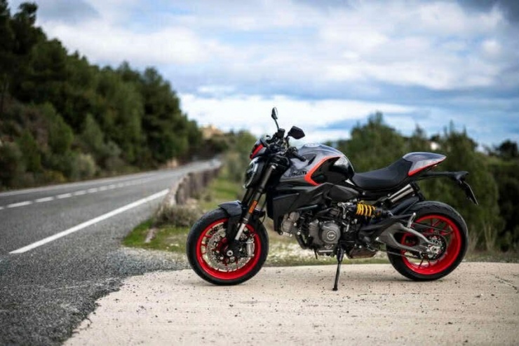 Ducati Monster 2026 thêm màu Sport Livery, lần đầu có cruise control - 1