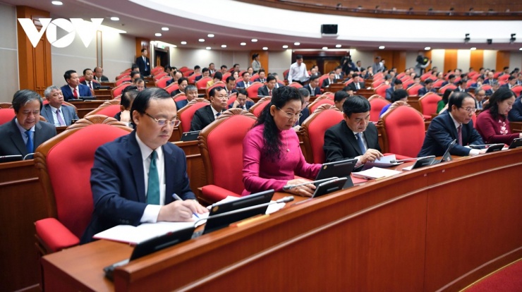 Nội dung hội nghị cần giải quyết rất nhiều, rất rộng, rất khó, đều là những việc phải làm, cần làm ngay, không thể chậm trễ, theo Tổng Bí thư Tô Lâm. Trong ảnh: Đại biểu dự khai mạc&nbsp;Hội nghị lần thứ 2 Ban Chấp hành Trung ương Đảng khóa XIV.