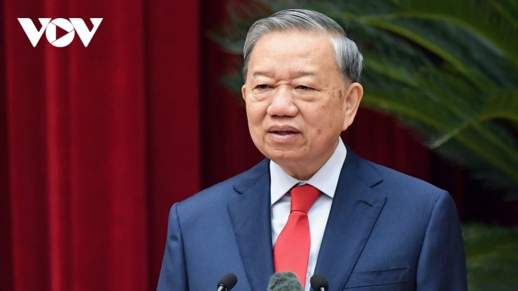 Phát biểu khai mạc, Tổng Bí thư Tô Lâm nêu rõ những vấn đề được bàn và quyết nghị tại Hội nghị Trung ương 2 chính là những “hành lang pháp lý”, những “quy tắc vận hành”, những “nguyên tắc kỷ luật”, những “chuẩn mực hành động” để đưa Nghị quyết của Đảng vào cuộc sống, tạo nền tảng vững chắc hiện thực hóa hai mục tiêu chiến lược 100 năm của dân tộc.