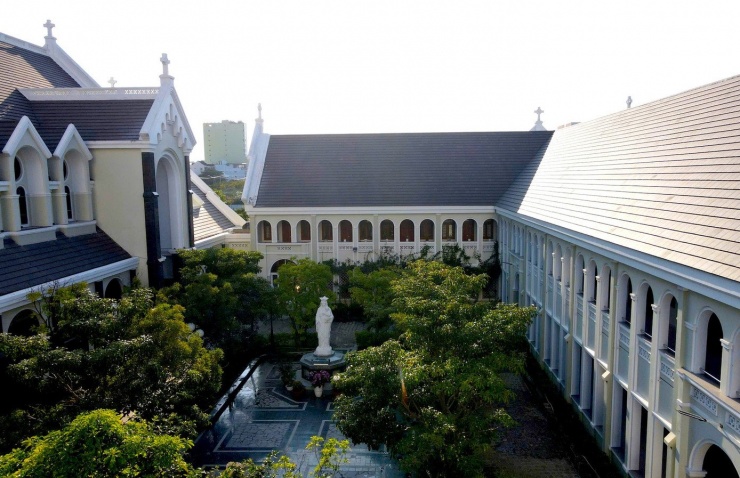Chiêm ngưỡng nhà thờ tuyệt đẹp ở Nha Trang - 6