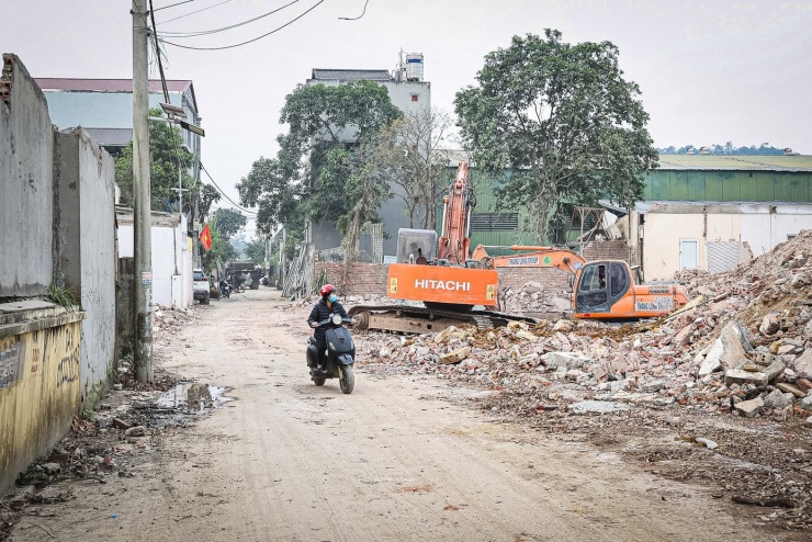 Theo Ban Quản lý Đường sắt đô thị Hà Nội, mặt bằng dự án đã được chuyển giao cho Tổng thầu EPC từ ngày 1/3. Tiếp sau khu gian S6–S7 khởi công ngày 17/3, các hạng mục tiếp theo của siêu dự án trị giá hơn 65.000 tỷ đồng này sẽ được triển khai đồng loạt từ ngày 1/4.