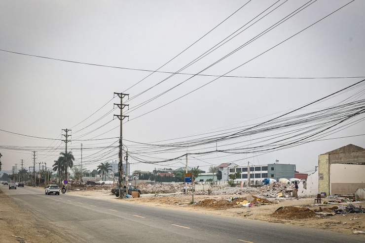 Việc phá dỡ, giải tỏa mặt bằng đang được tập trung thực hiện để sớm bàn giao hiện trường cho đơn vị thi công.