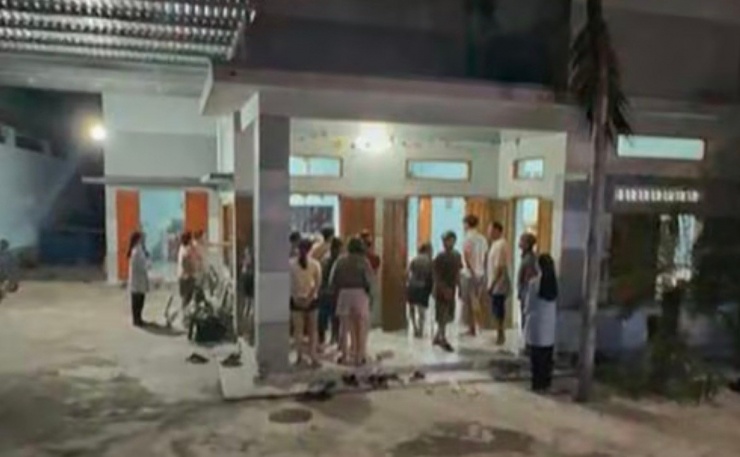 Gia đình lo hậu sự cho nạn nhân. Ảnh T. Liêm.