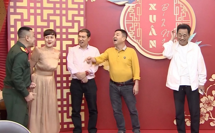 Dàn nghệ sĩ tập luyện cho tiểu phẩm đặc biệt.