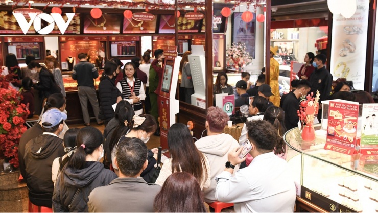 Giá vàng SJC chênh kỷ lục gần 30 triệu/lượng, nhà đầu tư “trắng tay” vì lỗ nặng - 2