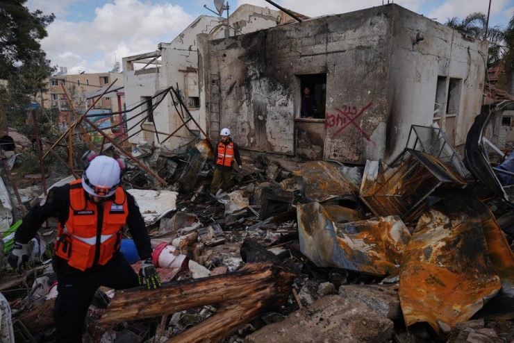 Dấu hỏi lớn sau vụ tên lửa Iran xuyên thủng hệ thống phòng không nổi tiếng của Israel - 1