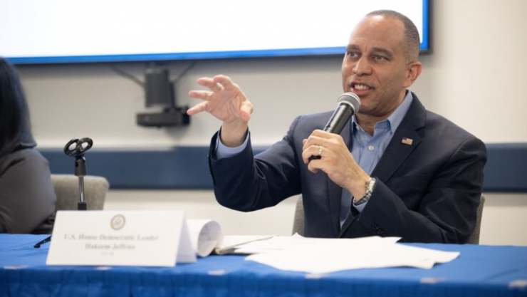 Lãnh đạo Đảng Dân chủ kêu gọi "thay đổi chế độ", ông Trump đáp trả bằng cách gọi đảng Dân chủ là kẻ thù của Mỹ - 1