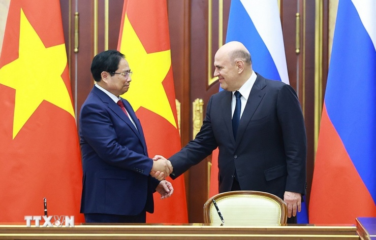 Thủ tướng Phạm Minh Chính và Thủ tướng Mikhail Mishustin. Ảnh: TTXVN