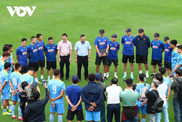 Chiều ngày 23/3, Chủ tịch VFF Trần Quốc Tuấn tới sân động viên ĐT Việt Nam trước hai trận đấu dịp FIFA Days.