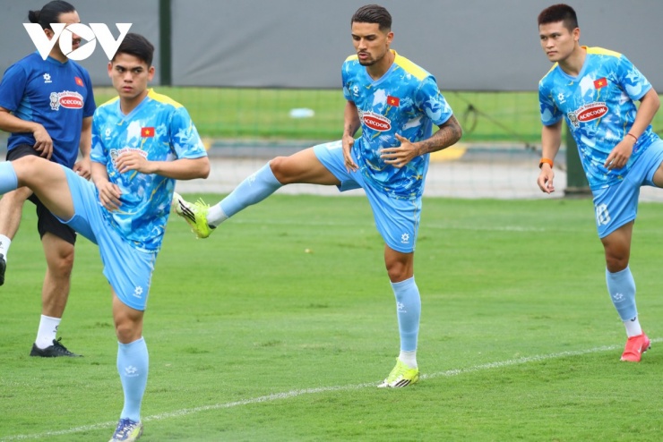 Hoàng Hên cho thấy sự hoà nhập rất nhanh cùng các đồng đội mới ở ĐT Việt Nam.