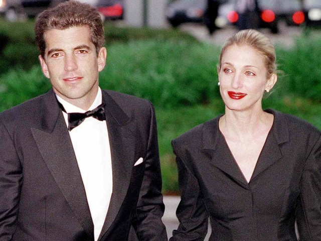 Tủ đồ của con dâu cựu Tổng thống Kennedy gây sốt