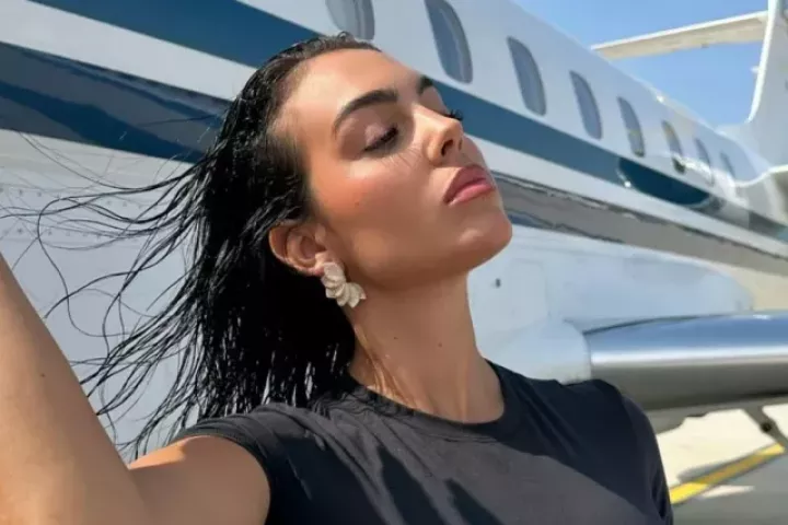 Bức ảnh toát ra mùi tiền của Ronaldo và bạn gái