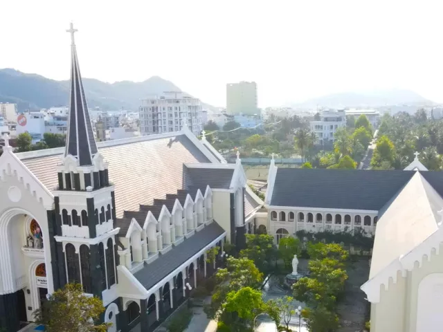 Chiêm ngưỡng nhà thờ tuyệt đẹp ở Nha Trang
