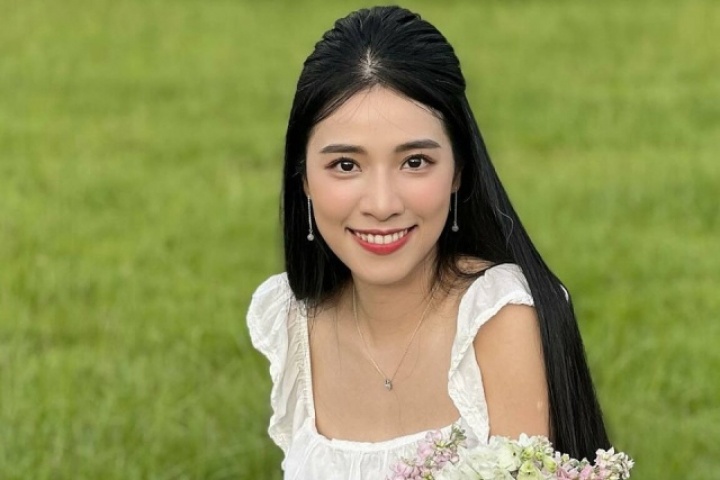 Bác sĩ Đông Y tiết lộ thói quen dưỡng tóc đen mượt ở tuổi U50