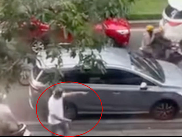 Khởi tố 2 người rượt đuổi, hành hung tài xế ô tô ở TP.HCM