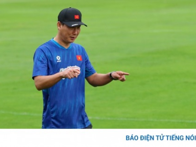 HLV Kim Sang Sik yêu cầu VAR trong buổi tập của ĐT Việt Nam
