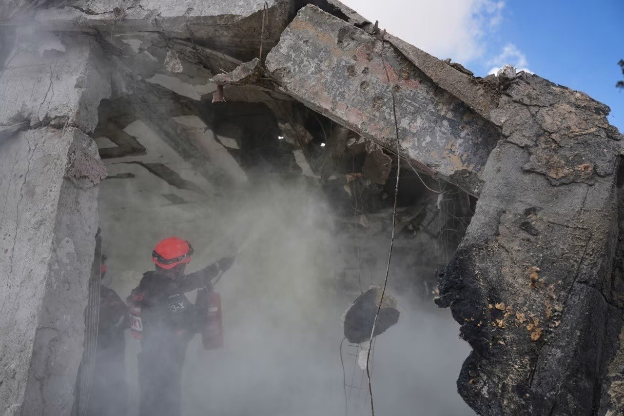 Cảnh tượng đổ nát ở Dimona. (Ảnh: AP)Sự xuất hiện của Thủ tướng Israel đã đập tan những đồn đoán về tình trạng sức khoẻ của ông.