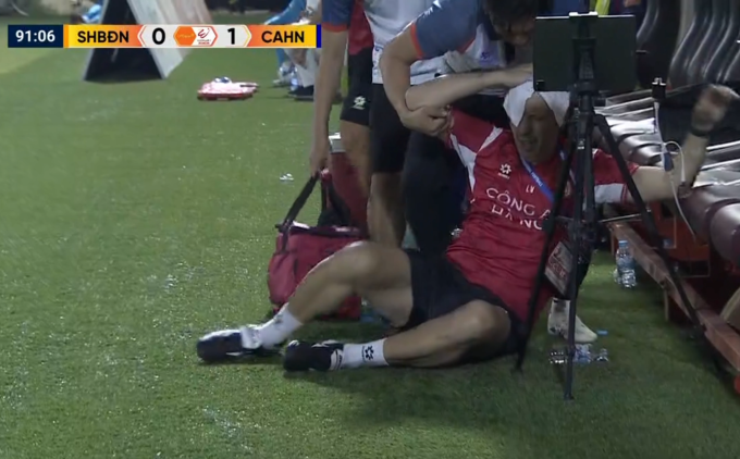 Tình huống va chạm giữa Henen với trợ lý Viegas.