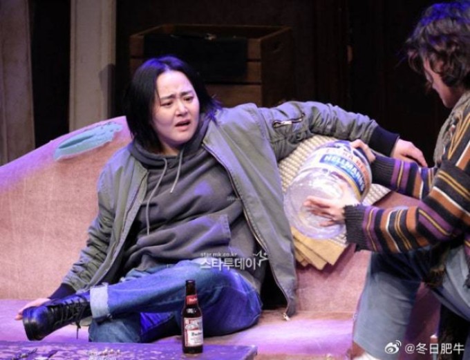 Theo Nate, Moon Geun Young thay đổi ngoại hình phần nhiều do bệnh tật. Cô từng trải qua một giai đoạn khó khăn khi mắc hội chứng khoang cấp tính, năm 2017. Bệnh tật khiến cô tang cân, xuống sắc, kèm theo tự ti, trầm cảm. Tới 2025, cô đăng một bức ảnh tự chụp không trang điểm, khoe kiểu tóc xoăn mới và thừa nhận tăng cân nhưng sức khỏe dần tốt.