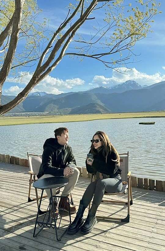 Ảnh sao 23/3: Lâm Khánh Chi đến nhà thắp hương cho Quý Bình - 8