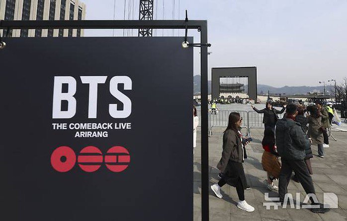 Cảnh sát chặn người mang dao, súng điện vì đêm nhạc BTS - 5