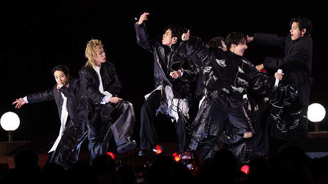 Cảnh sát chặn người mang dao, súng điện vì đêm nhạc BTS - 8