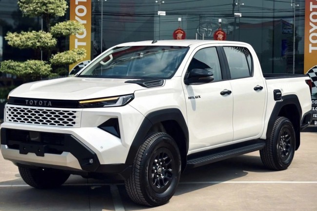 Các xe bán tải có khối lượng hàng chuyên chở cho phép tham gia giao thông dưới 950 kg được xem là xe con. Ảnh minh họa.