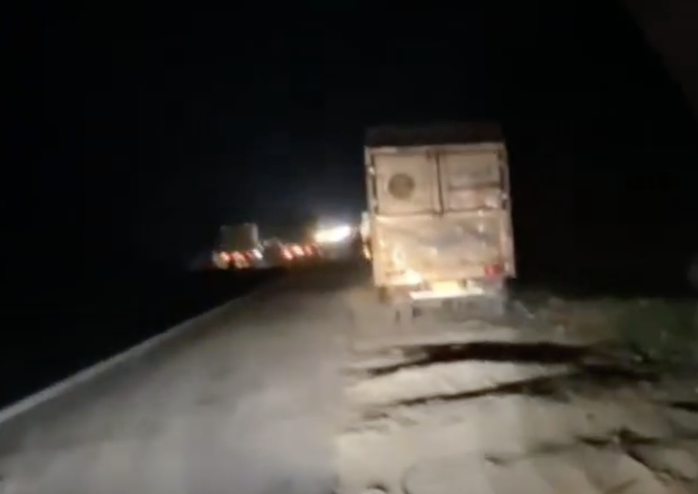 Xe tải dừng, đỗ trên cao tốc TPHCM - Vân Phong.